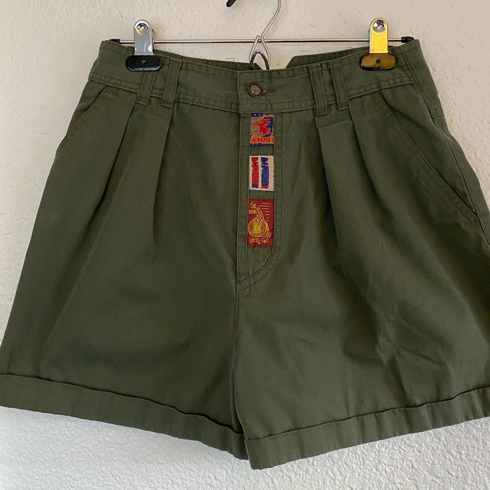 Vintage army green high waisted shorts with patches